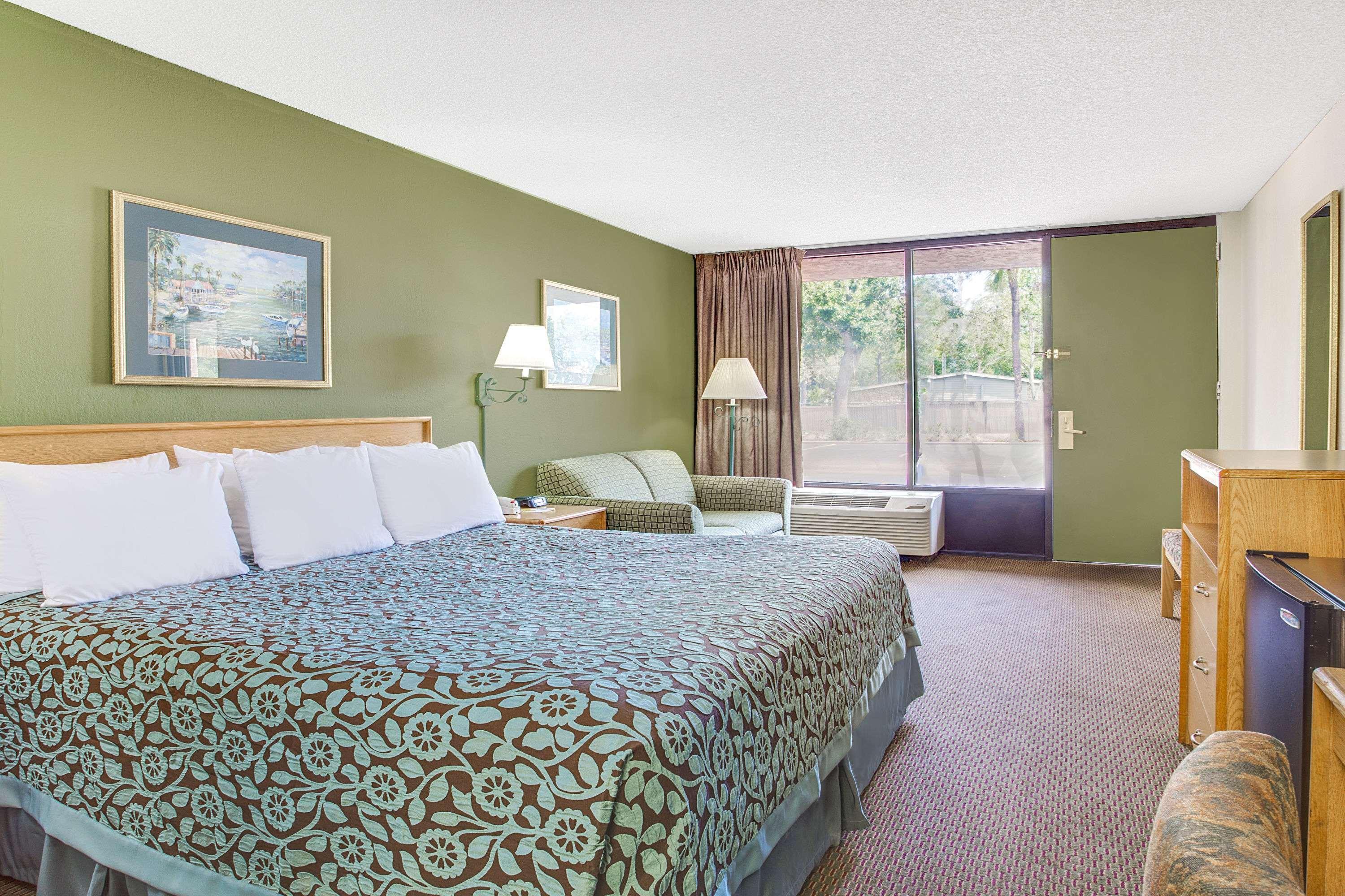 Days Inn By Wyndham Bradenton - Near The Gulf Kültér fotó