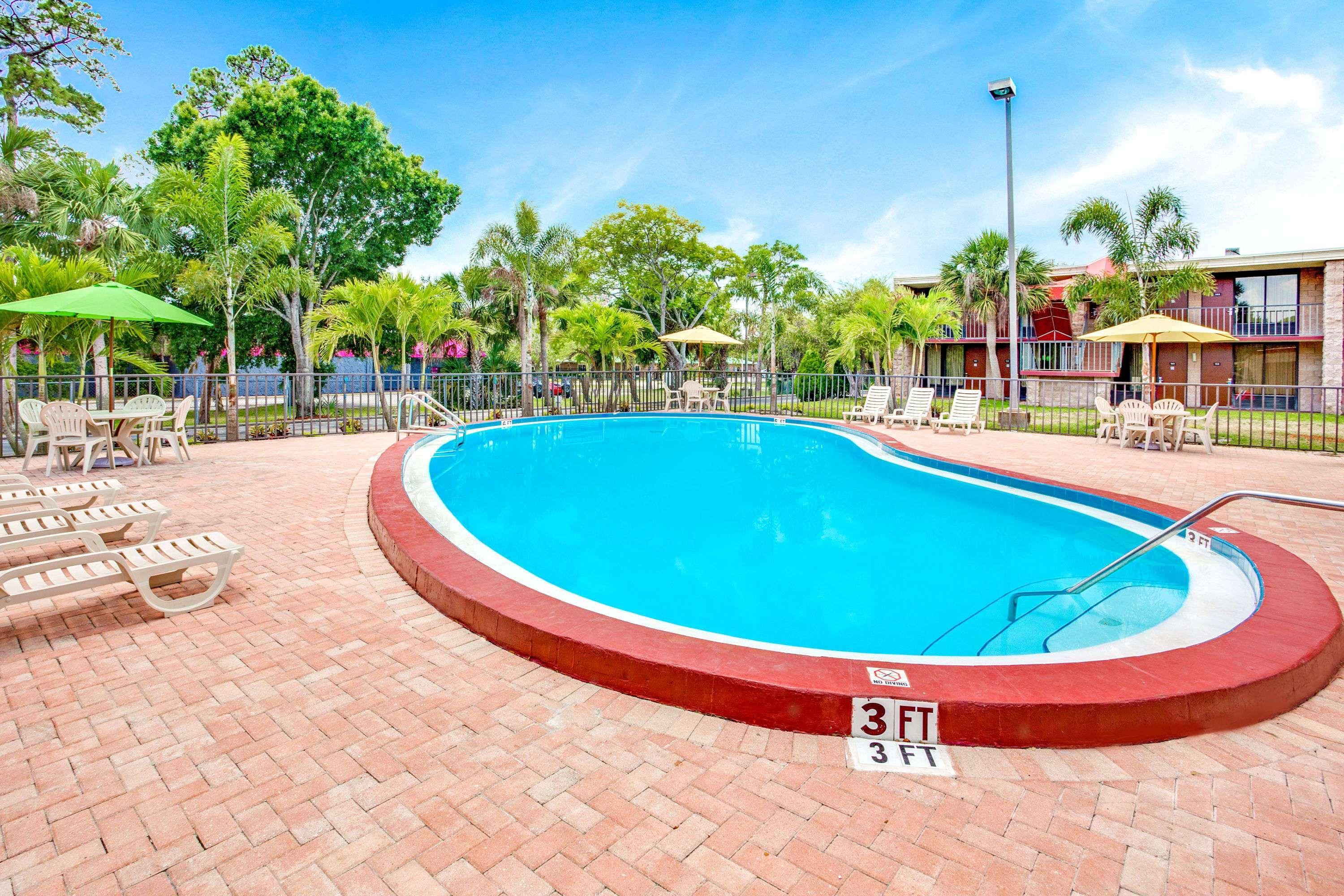Days Inn By Wyndham Bradenton - Near The Gulf Kültér fotó
