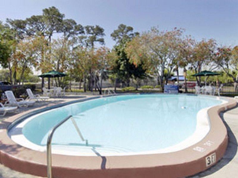 Days Inn By Wyndham Bradenton - Near The Gulf Kültér fotó