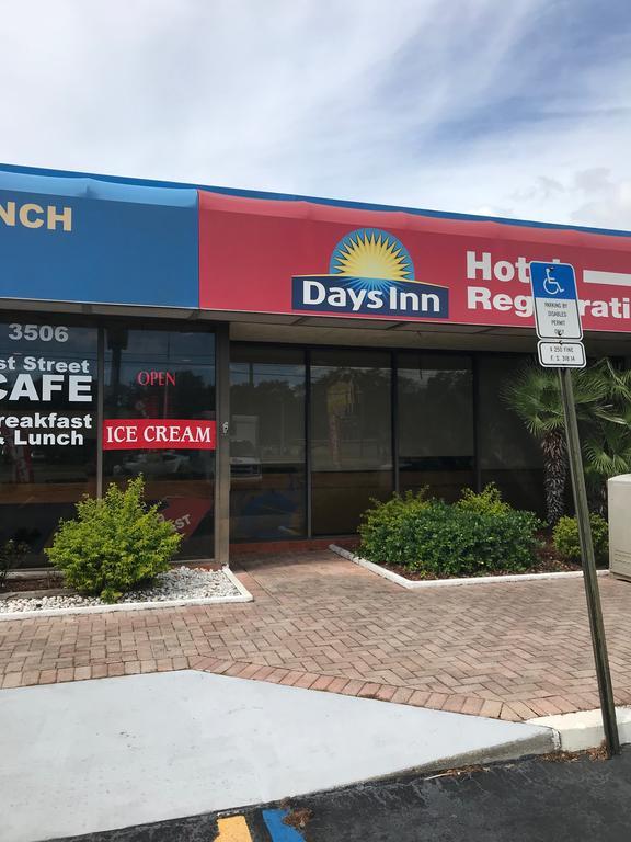 Days Inn By Wyndham Bradenton - Near The Gulf Kültér fotó